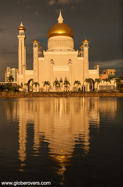 Omar Ali Saifuddien Mosque, Bandar Seri Begawan, BRUNEI