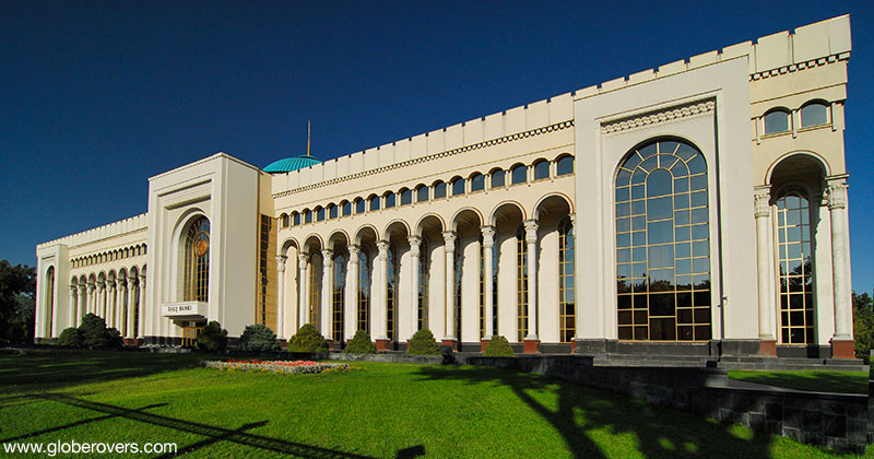 Xalq Bank building, Around Amir Timur maydoni statue, Tashkent, Uzbekistan