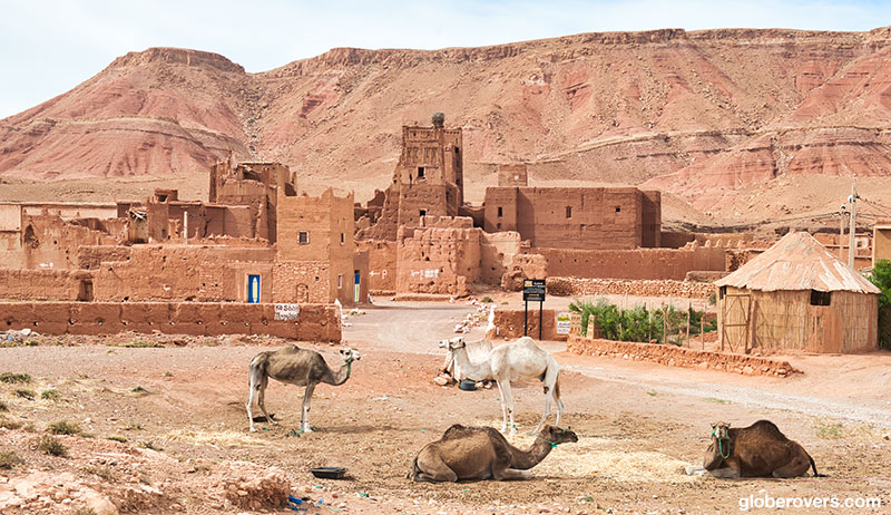 Road to Tamddakhte, east of Aït-Ben-Haddou, Morocco