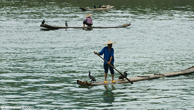 Cormorant fishermen along the banks of the Li River between Guilin and Yangshuo, Guangxi, China