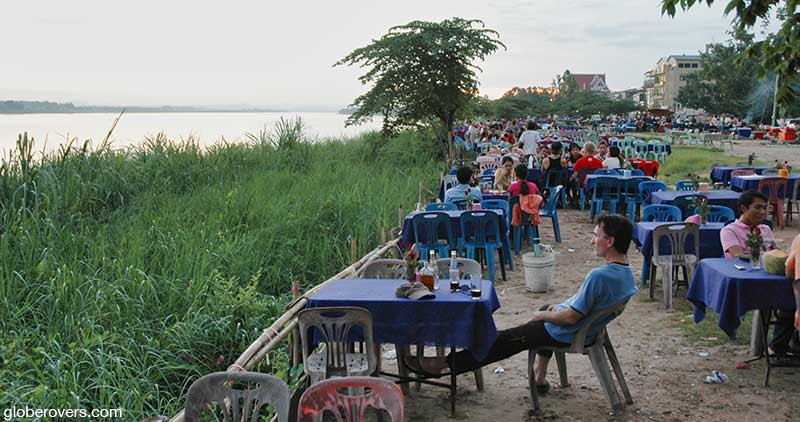 Waiting for sunset along the Maekong River, Vientiane, Laos