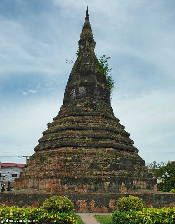 That Dam, Vientiane, Laos
