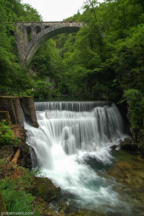 Just 4 km to the northwest of Bled Lake lies the Vintgar Gorge inside Triglavski Narodni Park, known for its 1,600 m wooden walkway built in 1893. The walkway crosses the Radovna River a few times, and goes past waterfalls and crystal-clear pools all the way to the 13 m-high Šum Waterfall. The waterfall is the largest river waterfall in Slovenia. At times, the canyon walls are 50 to 100 m high. A truly spectacular area.