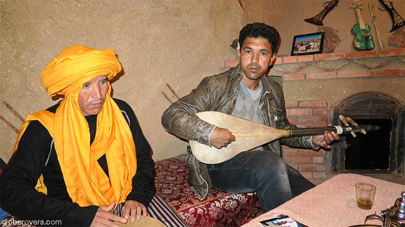 Loutar and an aloun, Auberge Amazigh, Tamtetoucht