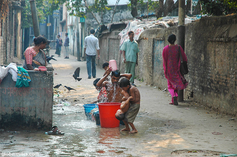 Bathing in the slums Dhaka, Bangladesh
