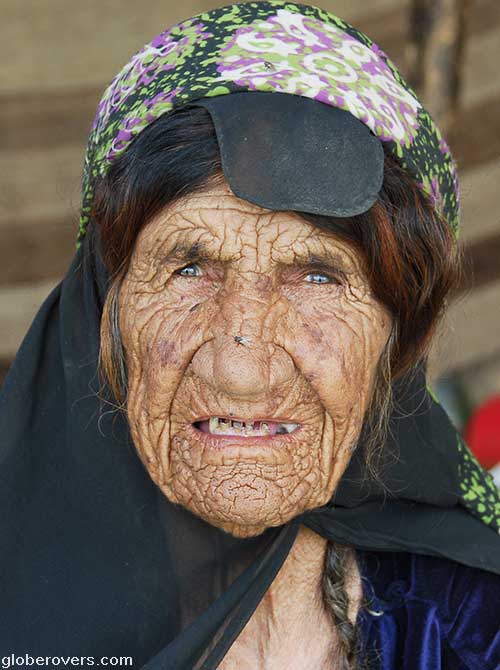 Portraits-Iran-old-lady