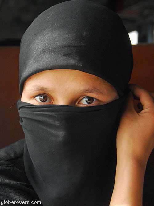 Portraits-Muslim-Lady-Xinjiang