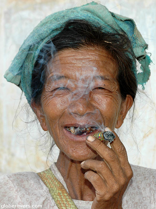 Portraits-Muslim-Lady-Xinjiang
