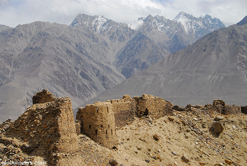 Driving from Ishkashim to Murgab along the Wakhan Valley, Tajikistan
