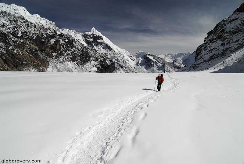 Hiking over Cho La Pass (5,330m), east of Gokyo, Nepal