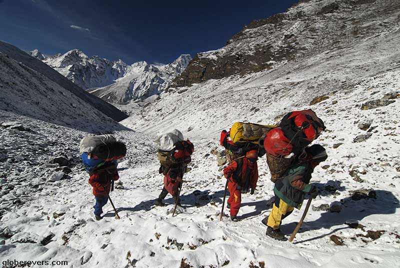 Hiking from Thanak (aka Dragnak) (4,700m) over Cho La Pass (5,330m), east of Gokyo, Nepal