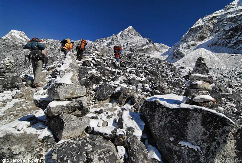 Hiking over Cho La Pass (5,330m), east of Gokyo, Nepal