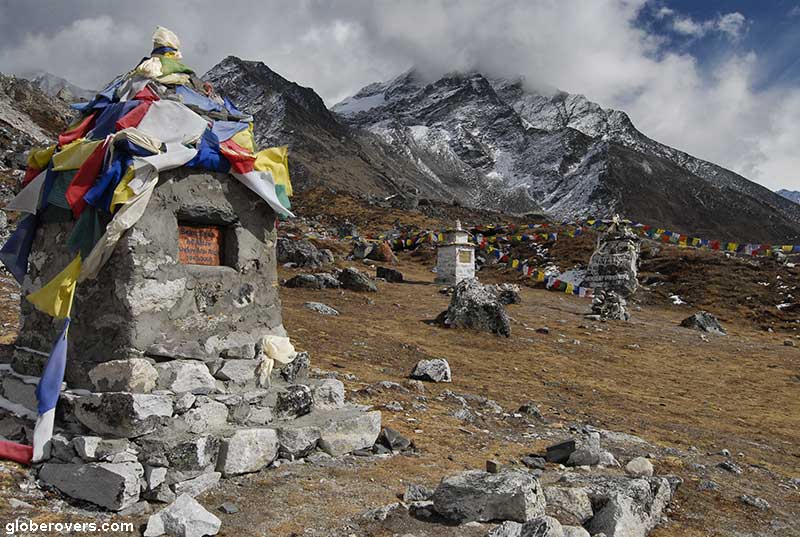Tombstones for Everest victims, north of Dughla (Thokla), Himalayas, Nepal