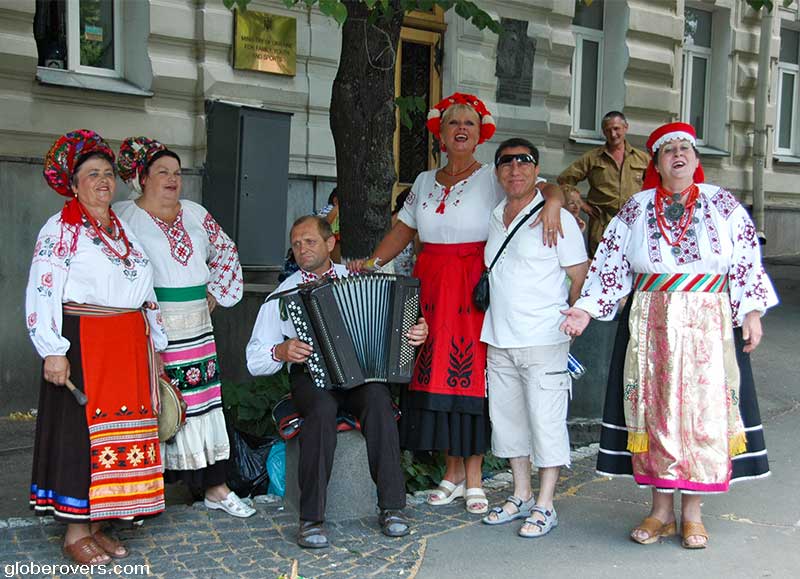 Traditional Folk singers along Andriyivsky Uzviz, Kiev, Ukraine