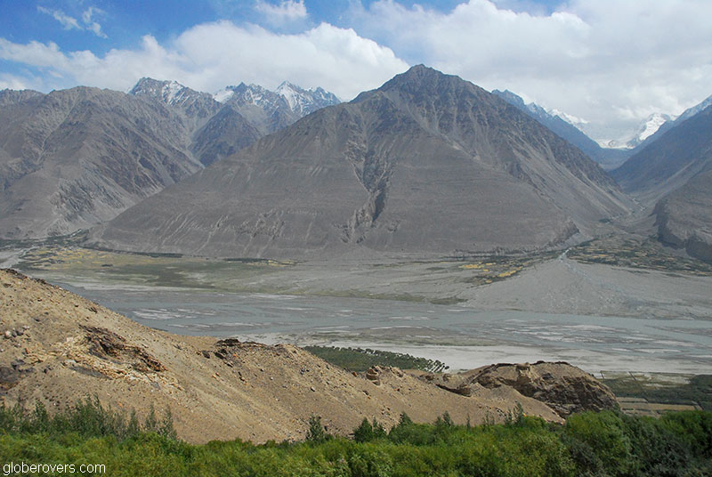 Driving from Ishkashim to Murgab along the Wakhan Valley, Tajikistan