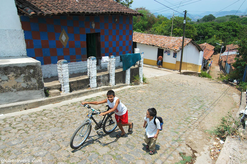 Kids in the streets of Suchitoto, El Salvador