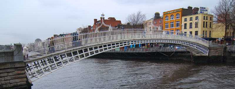 Ha'penny Bridge over the River Liffey, Dublin, Ireland