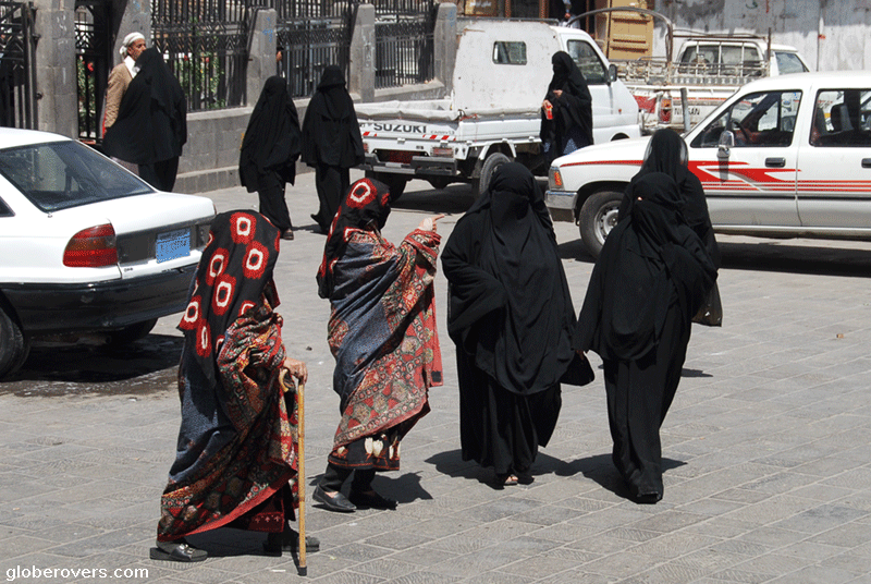Women in Yemen keep a low profiles on the streets