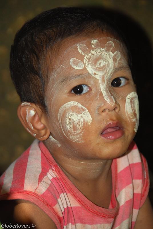 Hiking down from Kyaiktiyo Pagoda (Golden Rock) to the village of Kinmun (4-hours), Myanmar