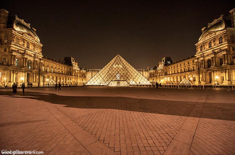 Louvre Pyramid (Pyramide du Louvre), Louvre Museum (Musée du Louvre), Paris, FRANCE