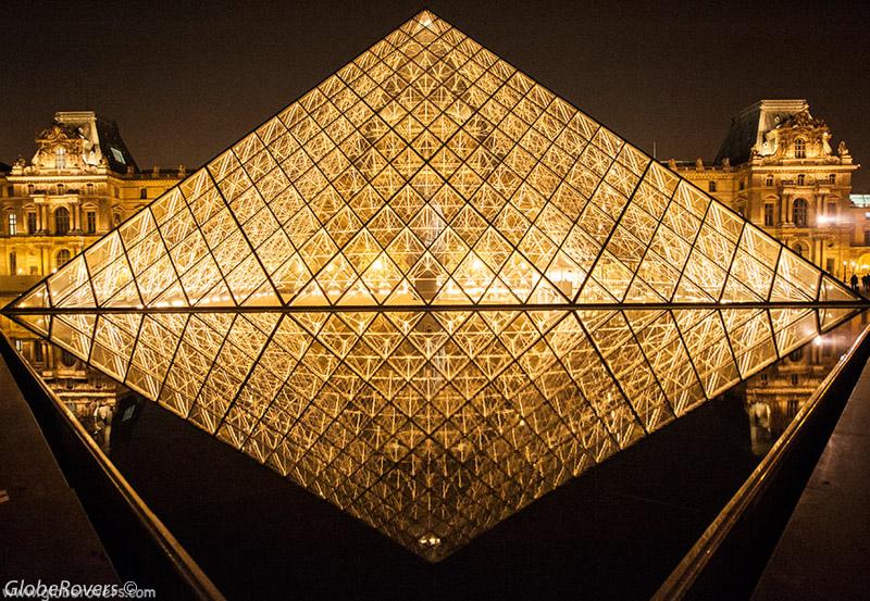 Louvre Pyramid (Pyramide du Louvre), Louvre Museum (Musée du Louvre), Paris, FRANCE
