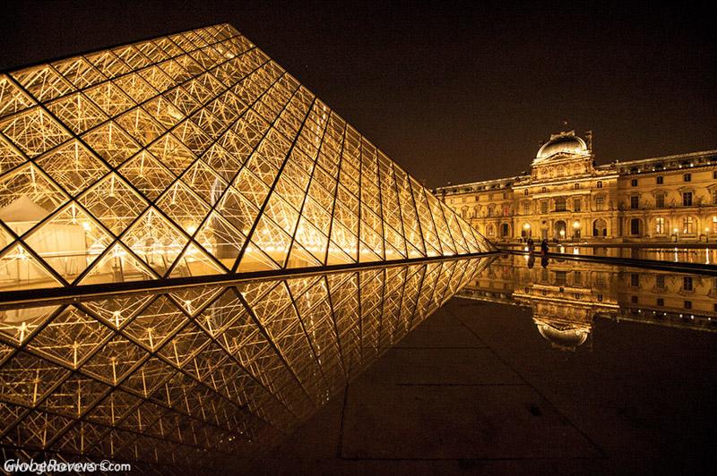 Louvre Pyramid (Pyramide du Louvre), Louvre Museum (Musée du Louvre), Paris, FRANCE