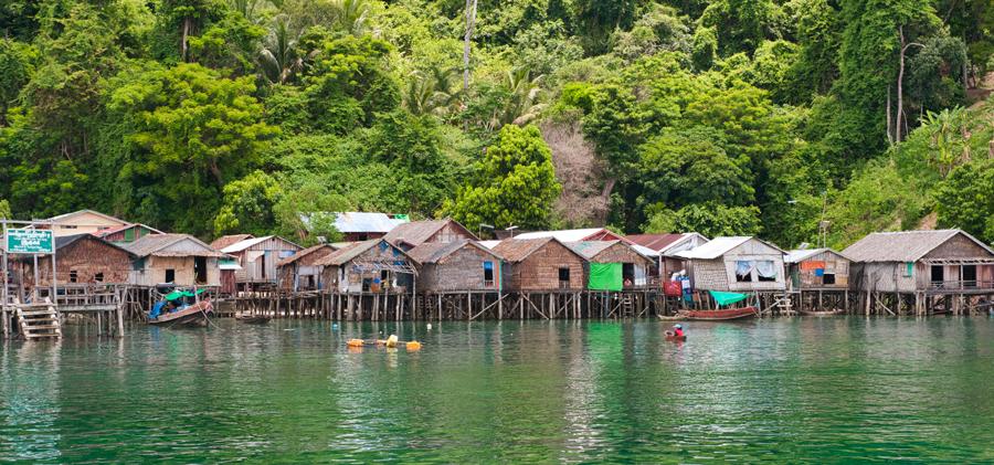 Myanmar Boulder Island moken huts